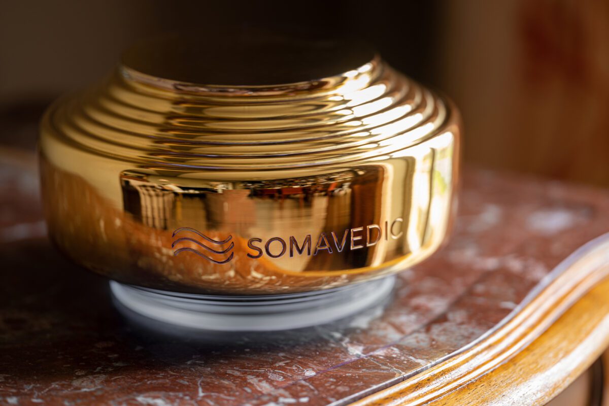 モダンなリビングに置かれたSomavedic Gold