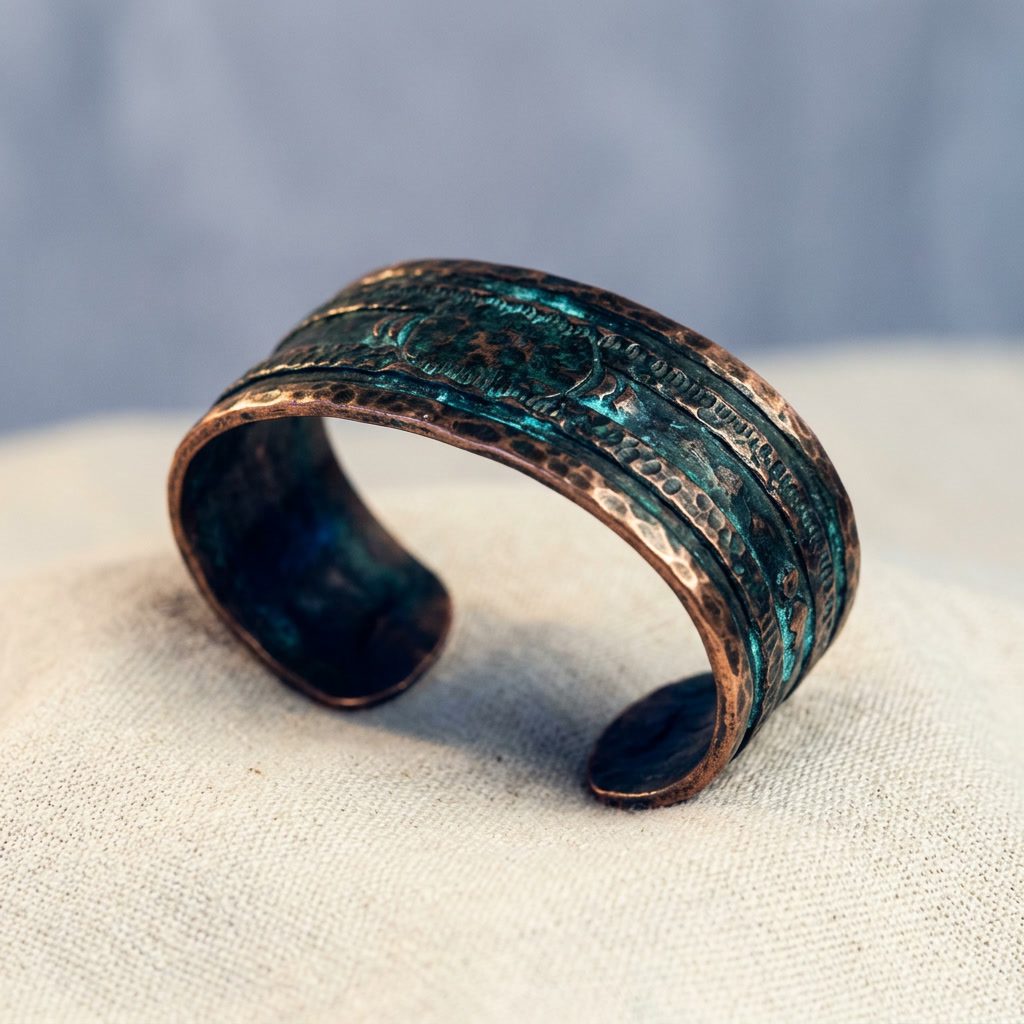 Leela bracelet dark featured